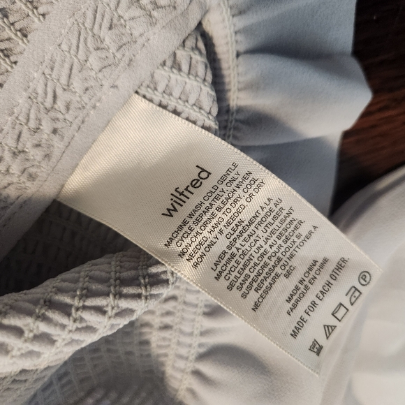 Aritzia Wilfred Mint blouse size Small - Picture 10 of 10